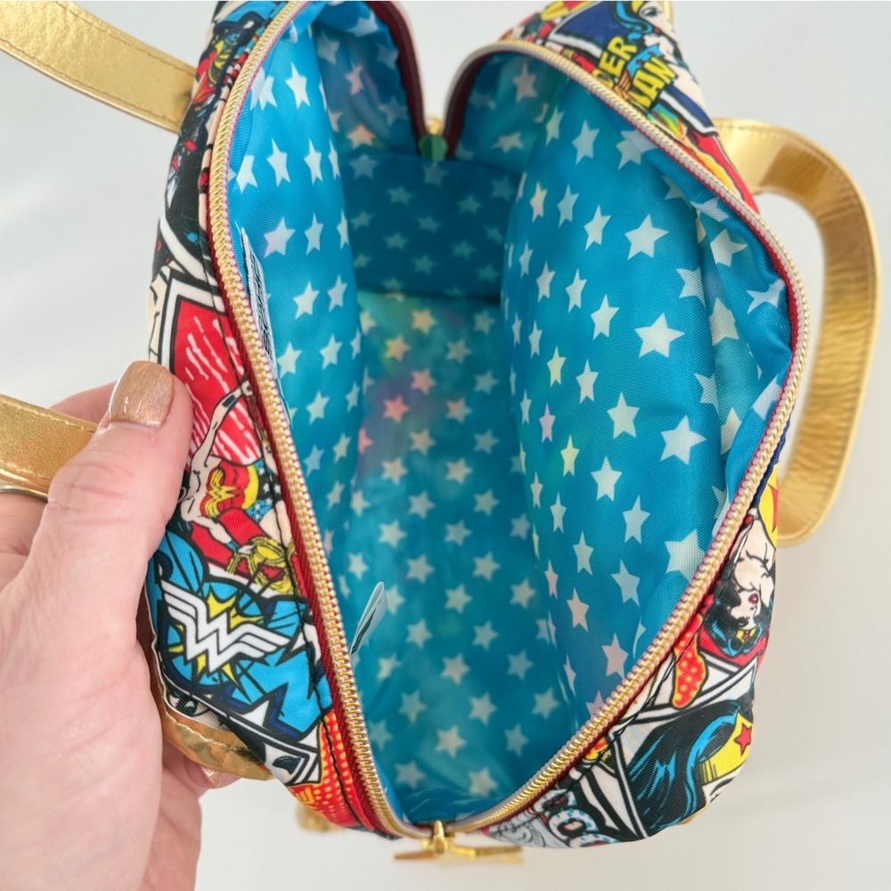 LONDON SOHO NEW YORK Wonder Woman Comic Print Makeup Bag Set Gold Trim 2 Piece - Picture 13 of 13
